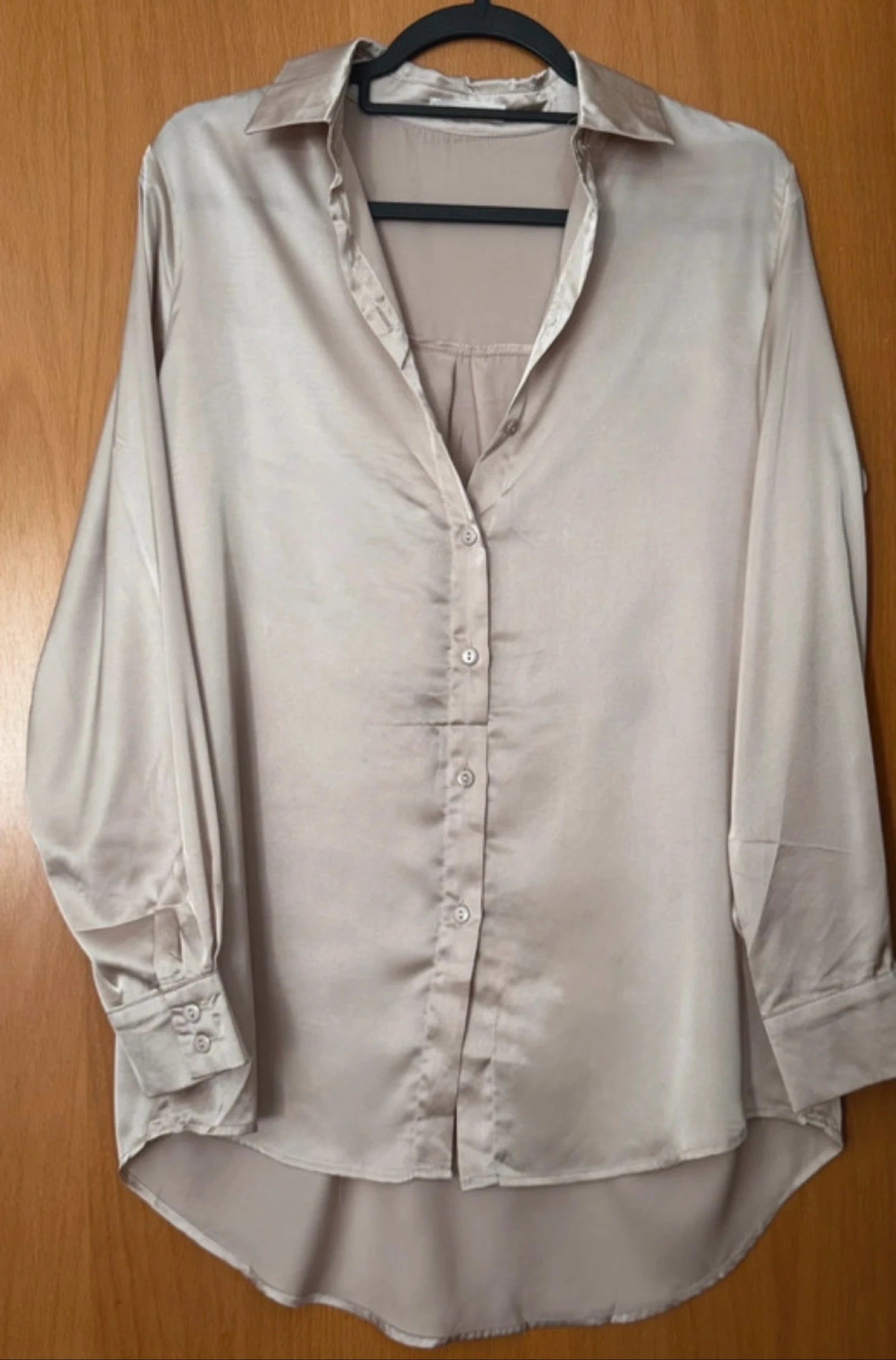 Blusa bege acetinada – photo 2
